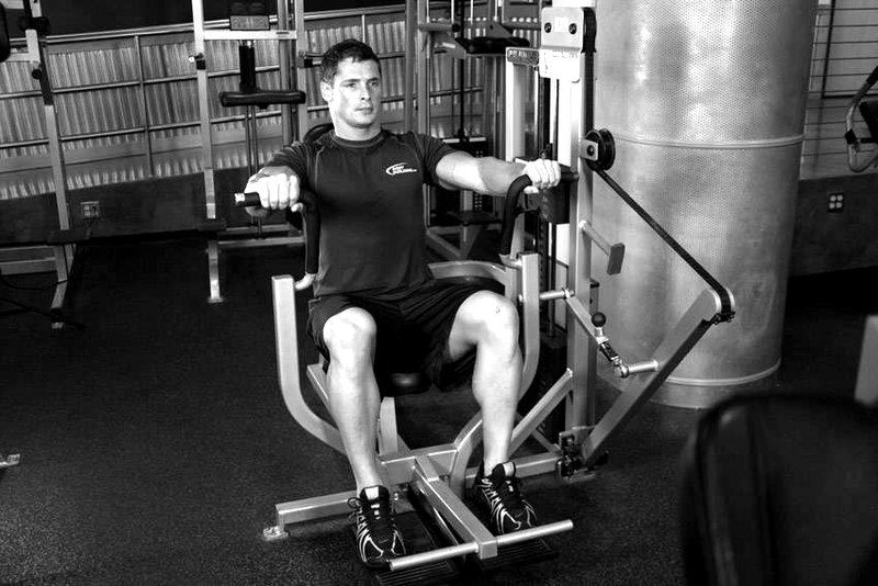Machine Bench Press — end position demonstration photo