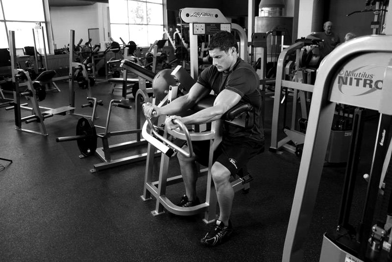 Machine Preacher Curls — start position demonstration photo
