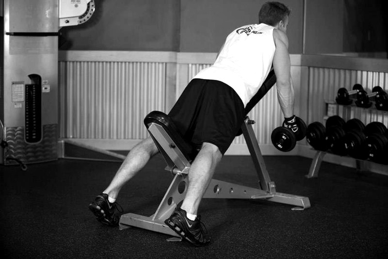 Middle Back Shrug — end position demonstration photo
