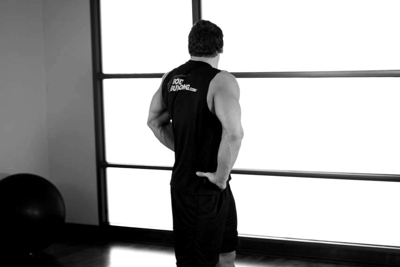 Middle Back Stretch — end position demonstration photo