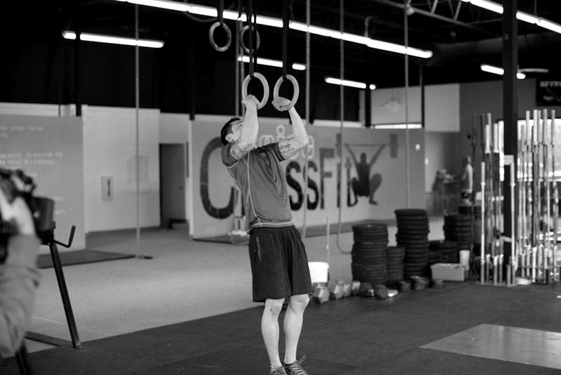 Muscle Up — start position demonstration photo