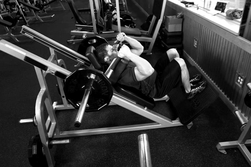 Narrow Stance Hack Squats — start position demonstration photo