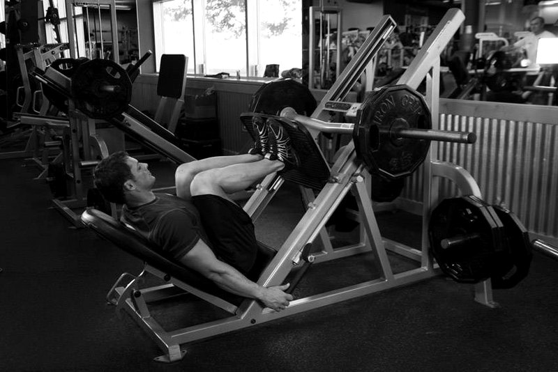 Narrow Stance Leg Press — start position demonstration photo
