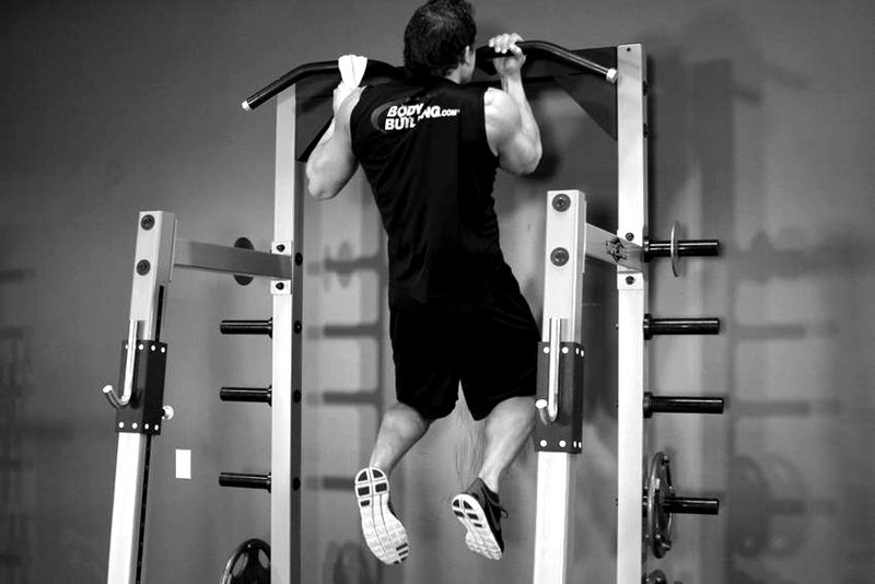 One Arm Chin-Up — end position demonstration photo