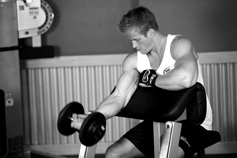 One Arm Dumbbell Preacher Curl — start position demonstration photo