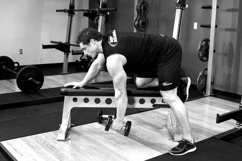 One-Arm Dumbbell Row — start position demonstration photo
