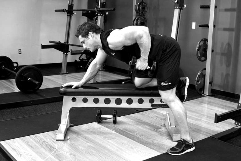 One-Arm Dumbbell Row — end position demonstration photo