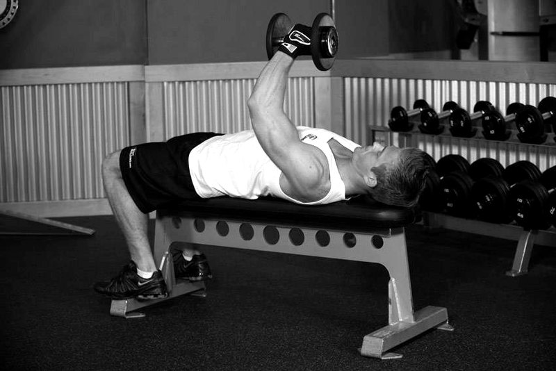 One-Arm Flat Bench Dumbbell Flye — end position demonstration photo