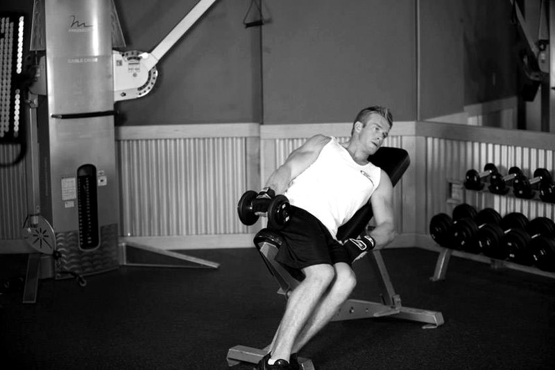 One-Arm Incline Lateral Raise — start position demonstration photo