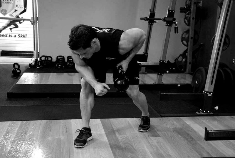 One-Arm Kettlebell Row — end position demonstration photo