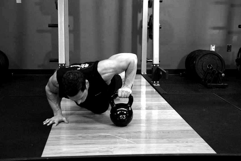 Plyo Kettlebell Pushups — start position demonstration photo
