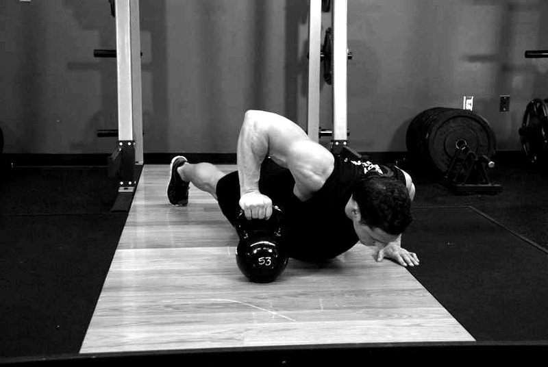 Plyo Kettlebell Pushups — end position demonstration photo