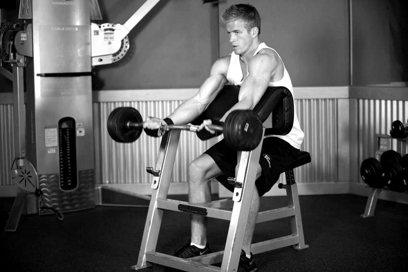 Preacher Curl — start position demonstration photo