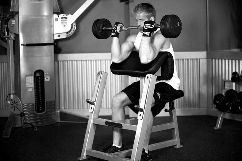 Preacher Curl — end position demonstration photo