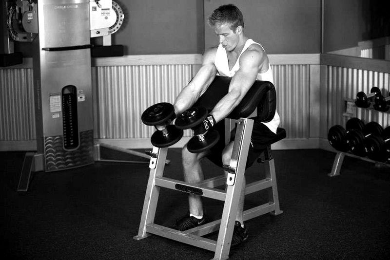 Preacher Hammer Dumbbell Curl — start position demonstration photo