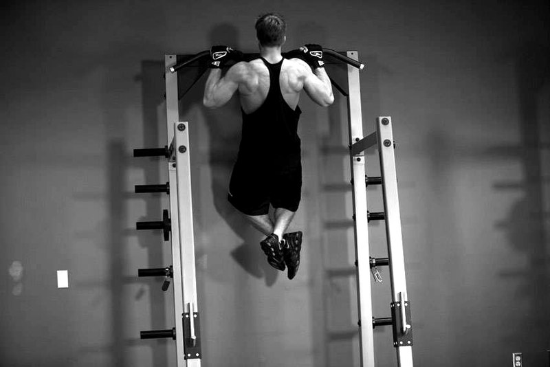 Pull-Up — end position demonstration photo