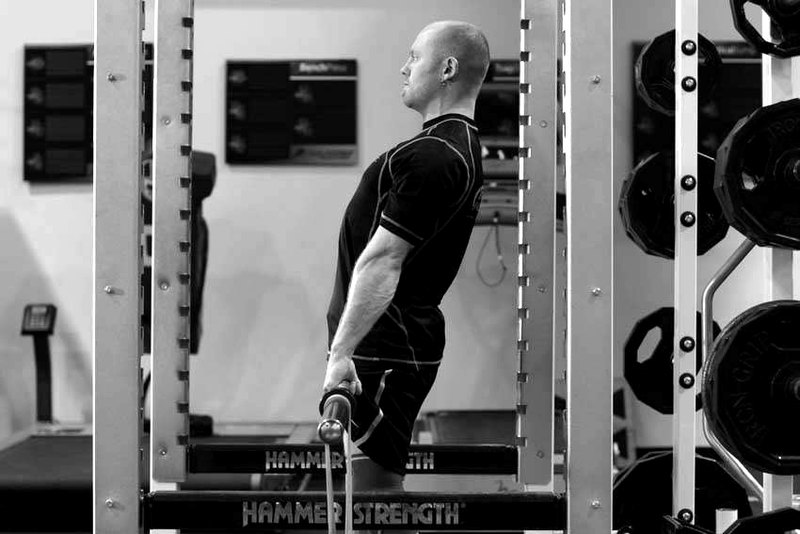 Rack Pull with Bands — end position demonstration photo