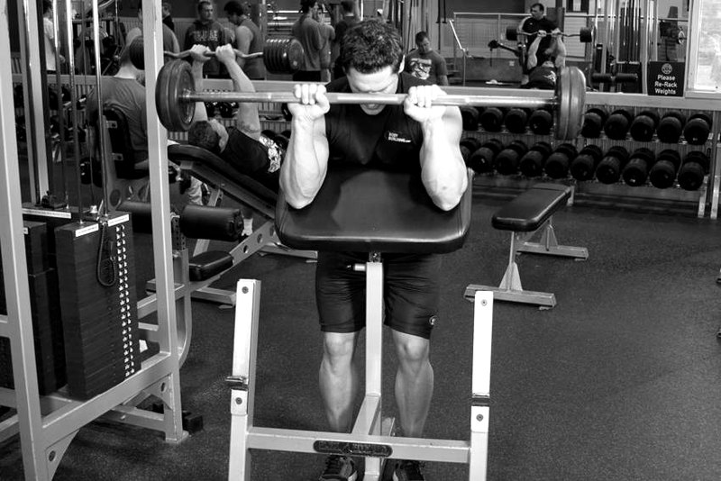 Reverse Barbell Preacher Curls — end position demonstration photo