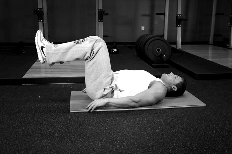 Reverse Crunch — start position demonstration photo