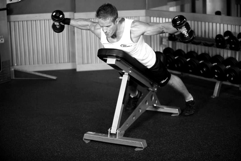 Reverse Flyes With External Rotation — end position demonstration photo