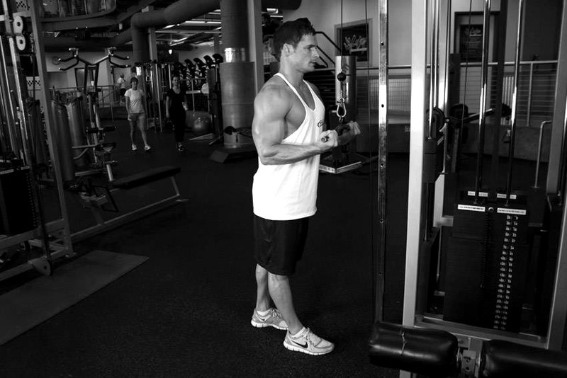 Reverse Grip Triceps Pushdown — start position demonstration photo