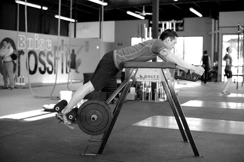Reverse Hyperextension — end position demonstration photo