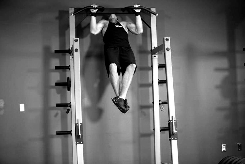 Rocky Pull-Ups/Pulldowns — end position demonstration photo