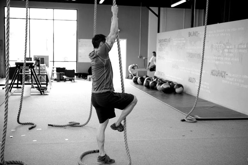 Rope Climb — start position demonstration photo