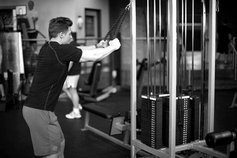 Rope Straight-Arm Pulldown — start position demonstration photo