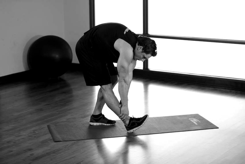 Runner's Stretch — end position demonstration photo