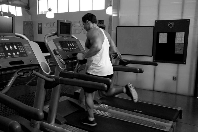 Running, Treadmill — end position demonstration photo