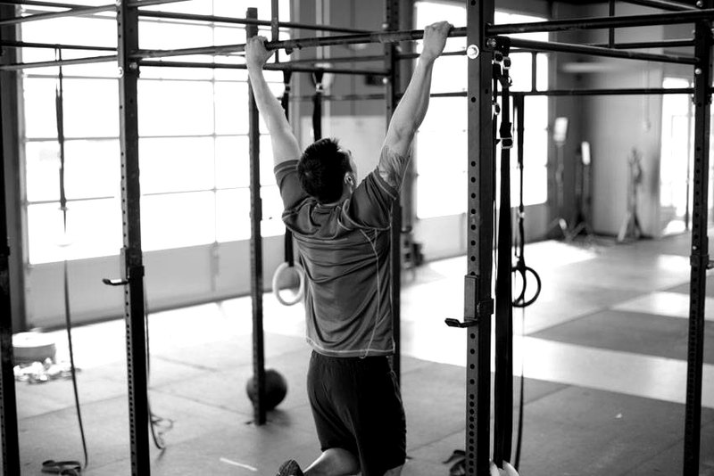 Scapular Pull-Up — start position demonstration photo