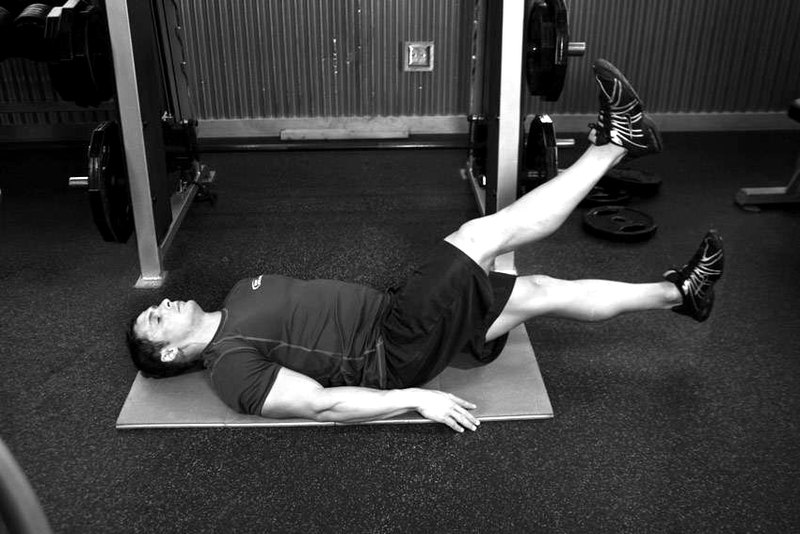 Scissor Kick — end position demonstration photo