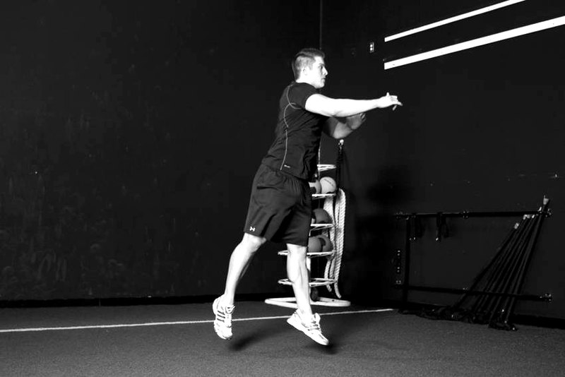Scissors Jump — end position demonstration photo
