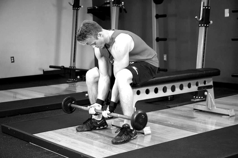 Seated Close-Grip Concentration Barbell Curl — start position demonstration photo