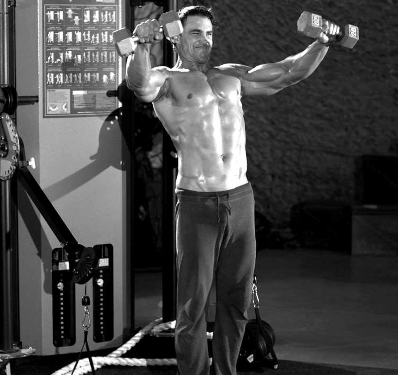Side Laterals to Front Raise — end position demonstration photo