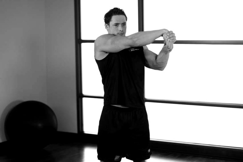 Side Wrist Pull — end position demonstration photo