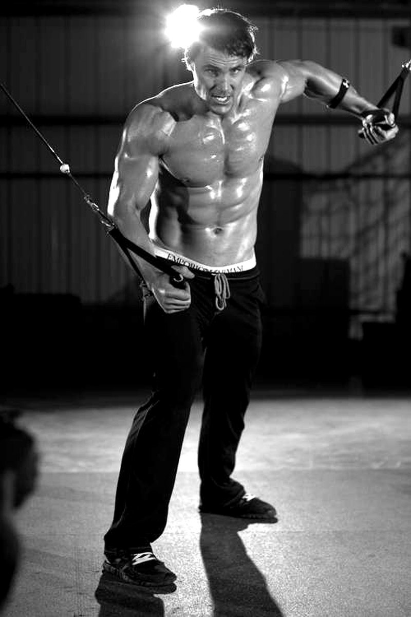 Single-Arm Cable Crossover — start position demonstration photo