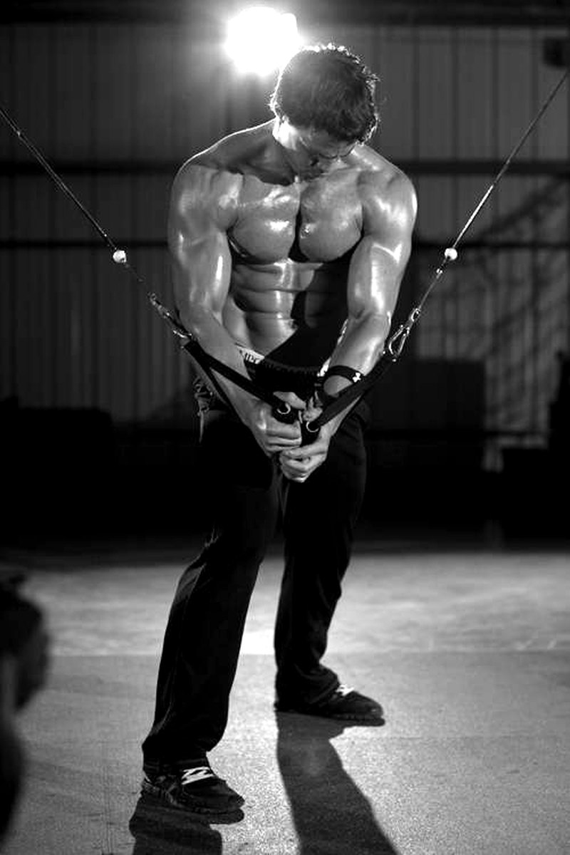 Single-Arm Cable Crossover — end position demonstration photo
