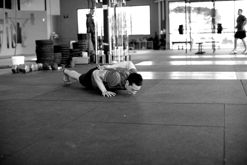 Single-Arm Push-Up — start position demonstration photo