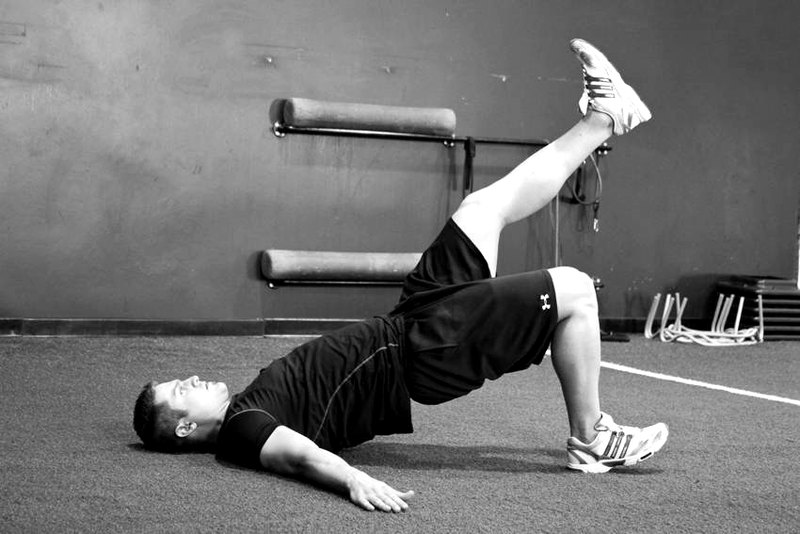 Single Leg Glute Bridge — end position demonstration photo