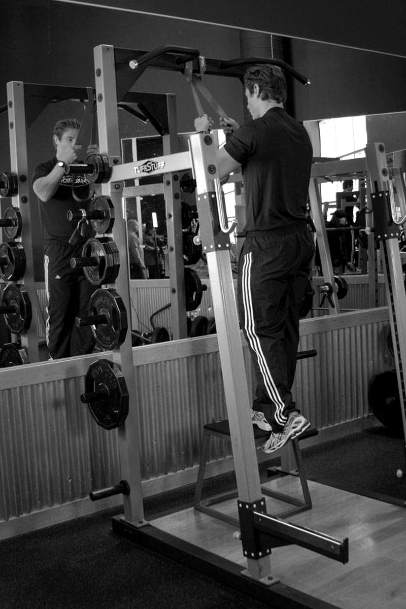 Single-Leg High Box Squat — start position demonstration photo