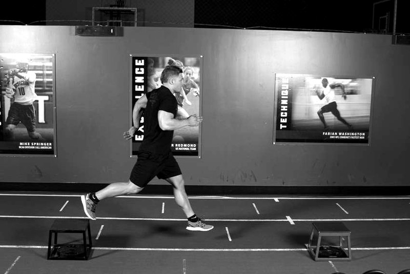Single-Leg Stride Jump — end position demonstration photo