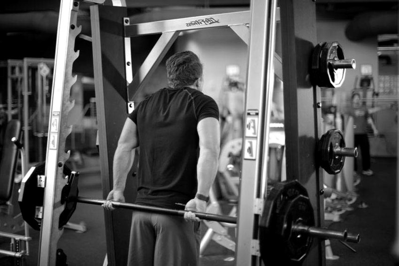 Smith Machine Behind the Back Shrug — end position demonstration photo
