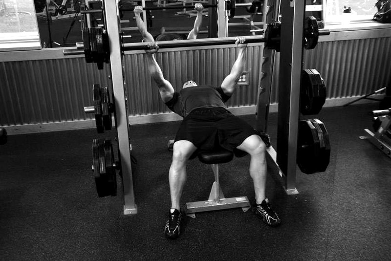Smith Machine Bench Press — end position demonstration photo