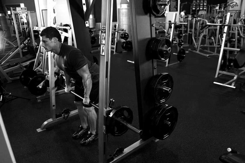 Smith Machine Bent Over Row — start position demonstration photo