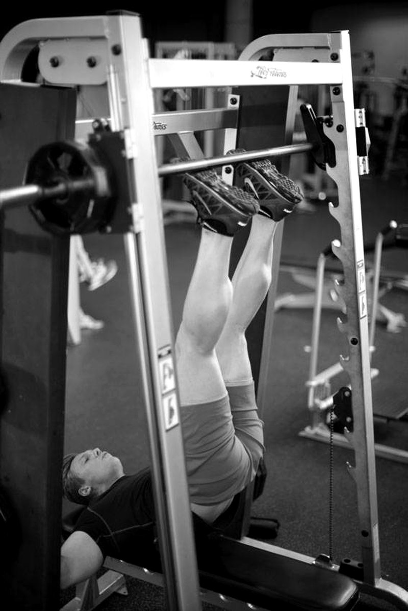 Smith Machine Hip Raise — end position demonstration photo