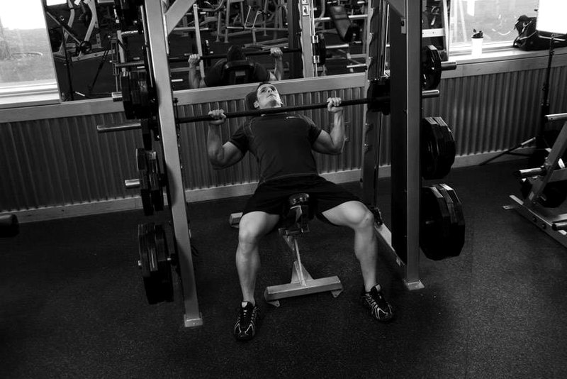 Smith Machine Incline Bench Press — start position demonstration photo