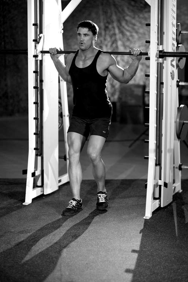 Smith Machine Pistol Squat — start position demonstration photo