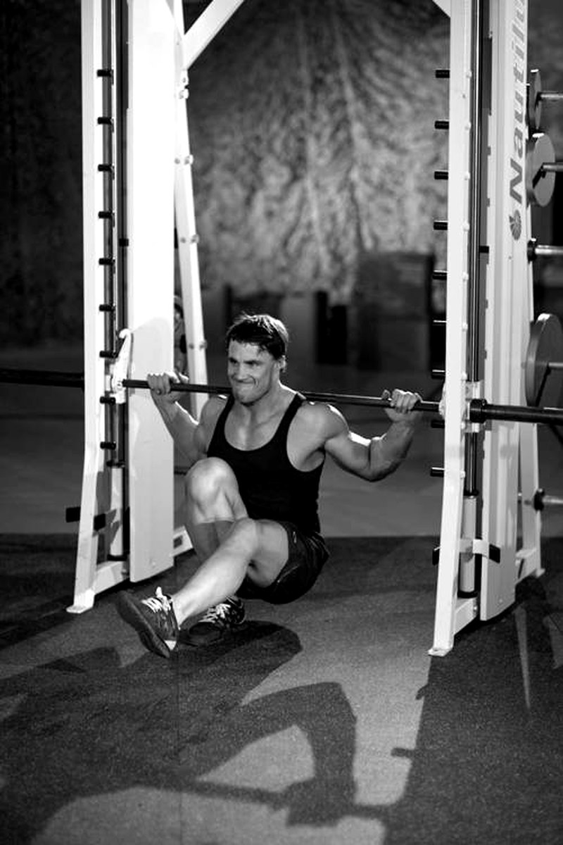 Smith Machine Pistol Squat — end position demonstration photo